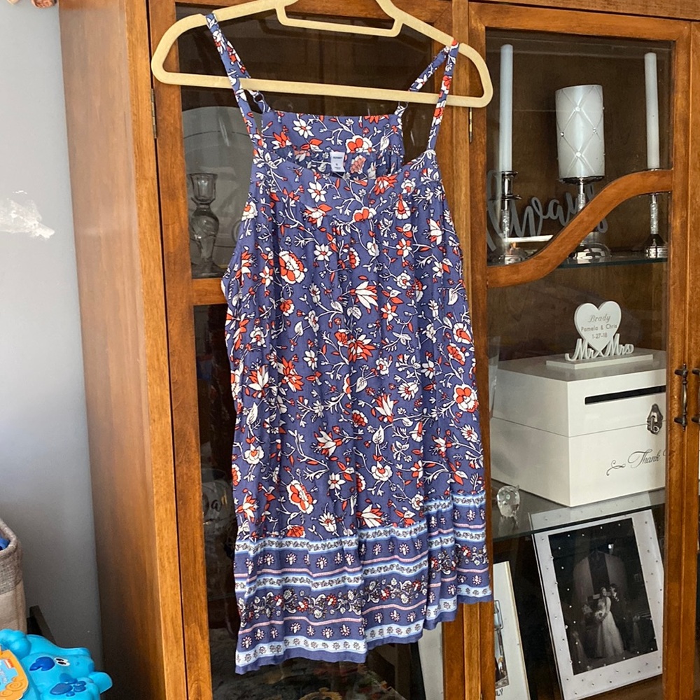 Old navy tank XL